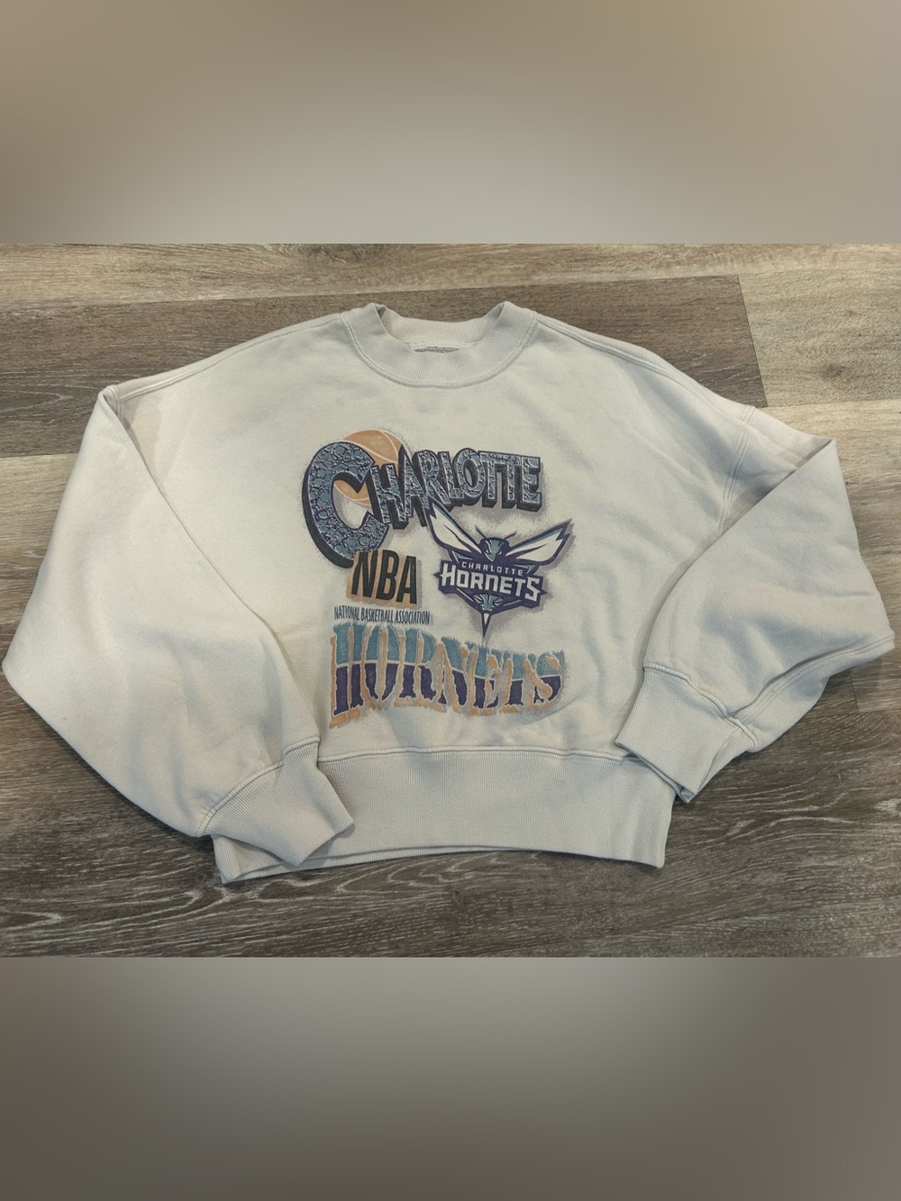 Women’s Abercrombie & Fitch Cream Charlotte Hornets Graphic Crewneck
